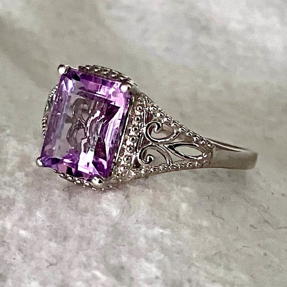 Stunning 3 Carat Emerald Cut Amethyst Ring in Platinum Over Sterling Silver - Picture 4 of 15